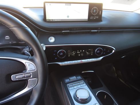 Used 2024 Genesis GV70 2.5T w/ Advanced Package image 20