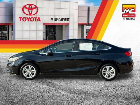 Used 2017 Chevrolet Cruze LT w/ Convenience Package FWD image 2