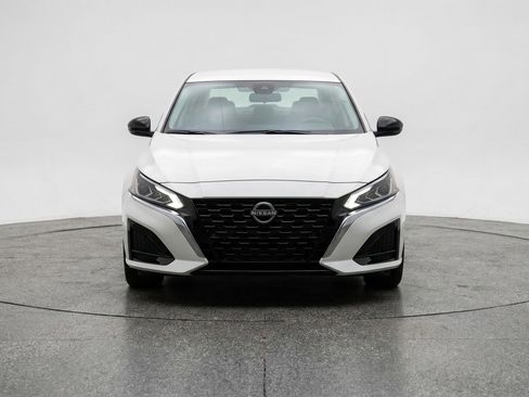 Used 2025 Nissan Altima 2.5 SV image 2