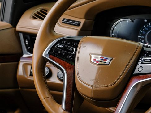 Used 2017 Cadillac Escalade ESV Platinum AWD/4WD image 23