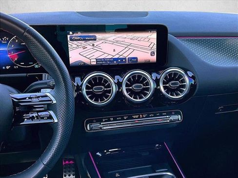 Used 2025 Mercedes-Benz GLA 250 image 8