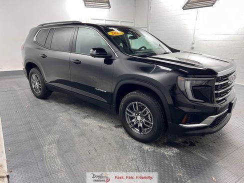 Used 2025 GMC Acadia Elevation image 3