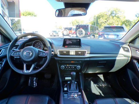 Used 2018 MAZDA MAZDA3 Touring FWD image 9