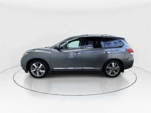 Used 2016 Nissan Pathfinder Platinum w/ Family Entertainment Package image 5