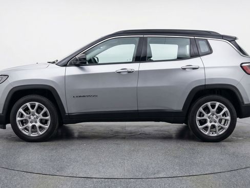 Used 2025 Jeep Compass Limited image 5