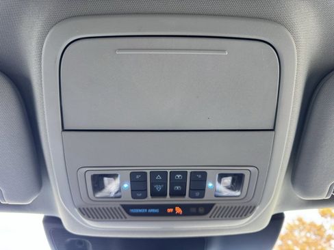 Used 2022 Ford Explorer XLT w/ Equipment Group 202A image 35