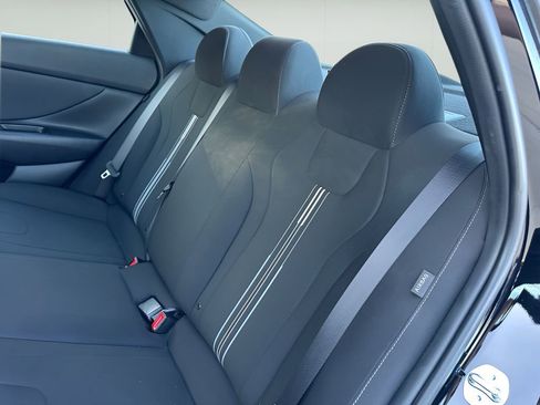 Used 2025 Hyundai Elantra SEL image 28