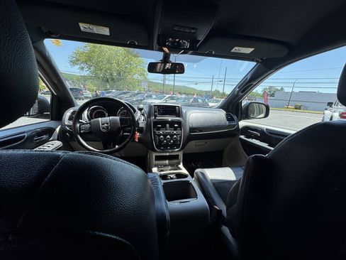 Used 2019 Dodge Grand Caravan SXT FWD image 21
