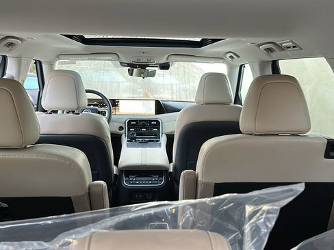 New 2025 Nissan Armada Platinum image 34