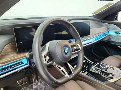 Used 2023 BMW i7 xDrive60 image 19