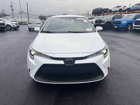 Used 2022 Toyota Corolla LE image 2