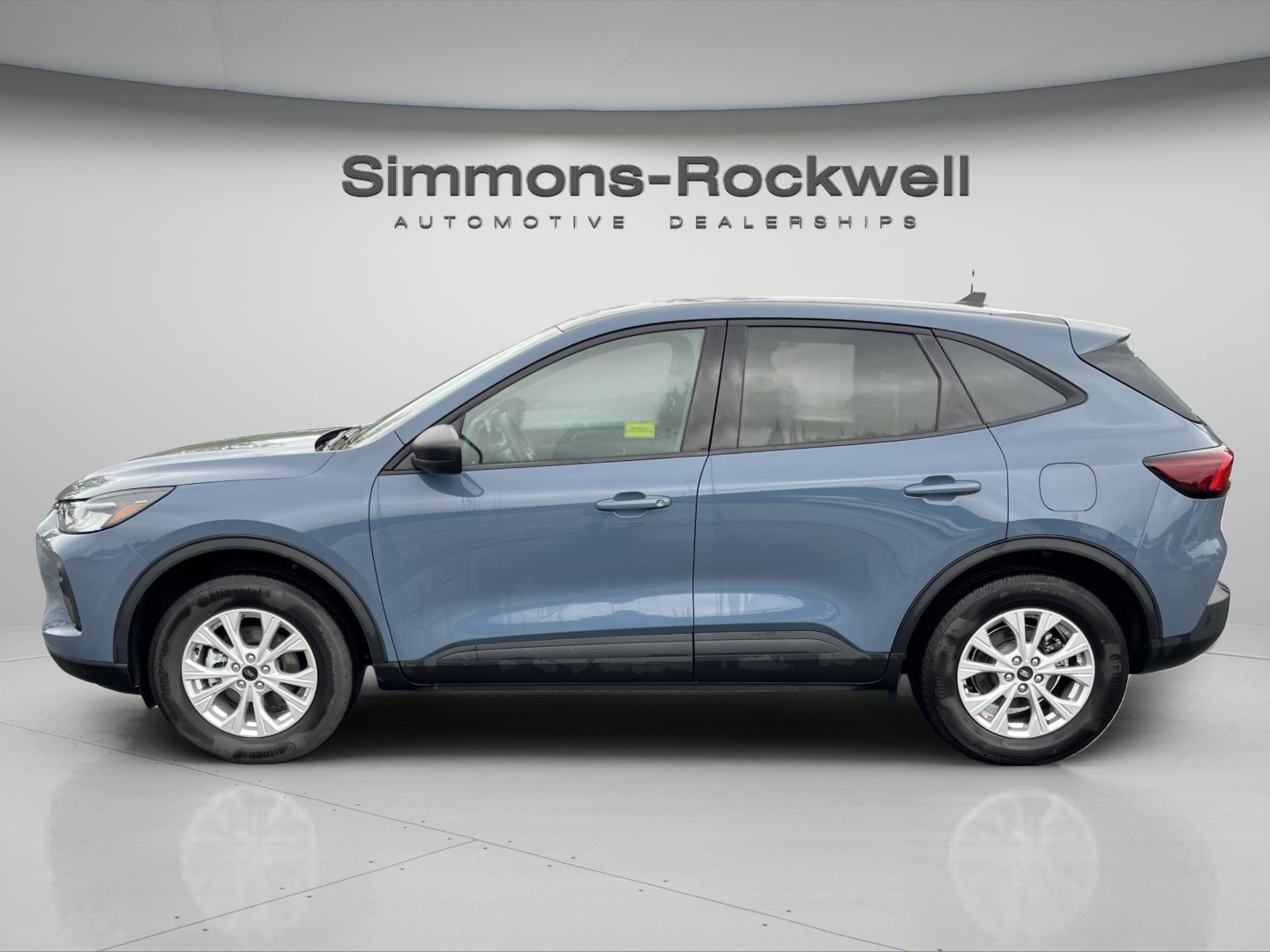 Used 2025 Ford Escape Active AWD/4WD image 2