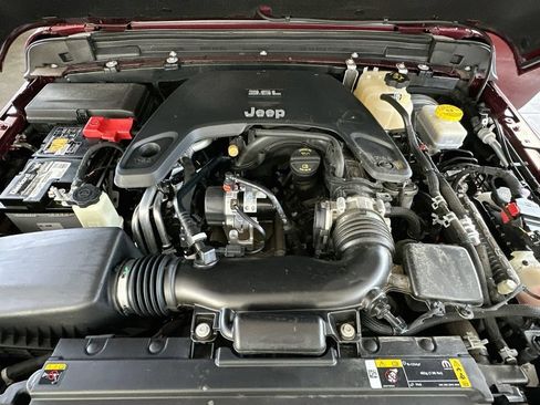 Used 2021 Jeep Wrangler Sport AWD/4WD image 31