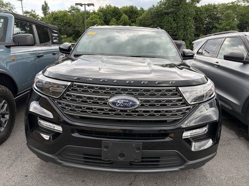 Used 2023 Ford Explorer XLT w/ Equipment Group 202A AWD/4WD image 3