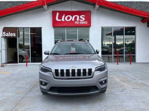 Used 2019 Jeep Cherokee Limited FWD image 1