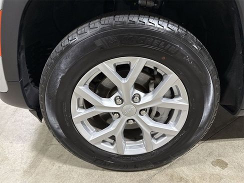 Used 2023 Jeep Grand Cherokee Limited image 26