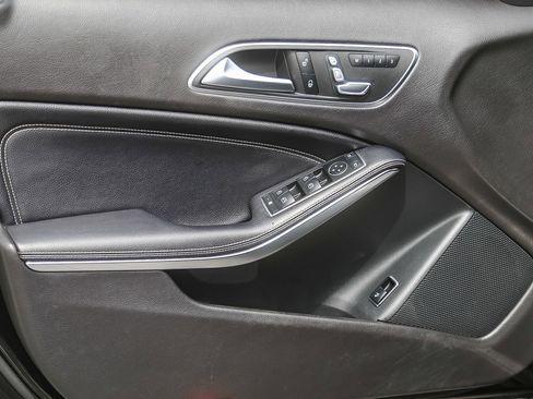 Used 2018 Mercedes-Benz GLA 250 image 18