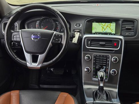 Used 2016 Volvo V60 T5 Cross Country w/ Convenience Package image 25