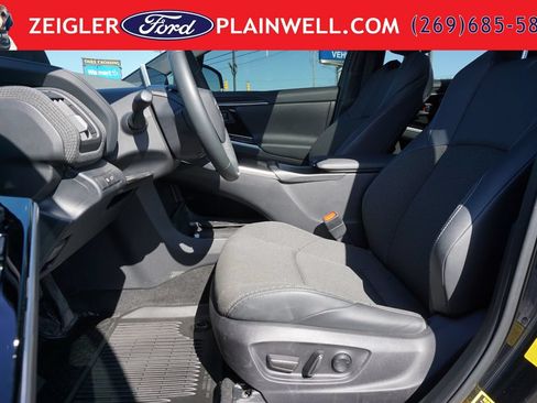 Used 2024 Toyota bZ4X FWD image 18