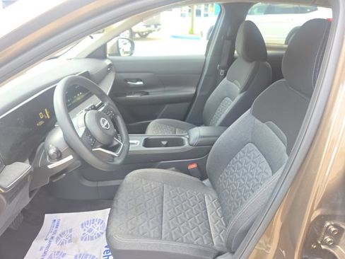 Used 2025 Nissan Kicks SV AWD/4WD image 14