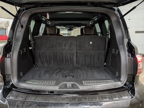 Used 2020 Nissan Armada Platinum image 32