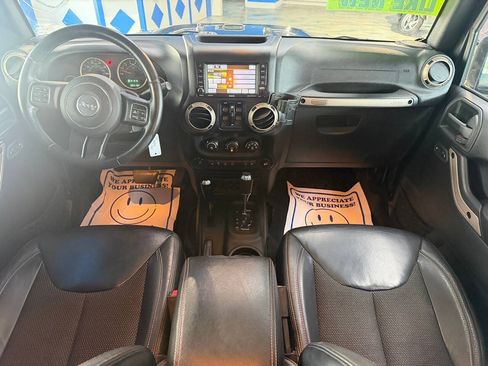 Used 2017 Jeep Wrangler Unlimited Sahara AWD/4WD image 11