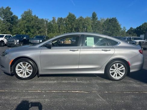 Used 2015 Chrysler 200 Limited w/ Comfort Group FWD image 4