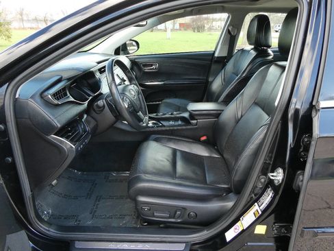 Used 2017 Toyota Avalon Limited w/ All Weather Liner Package FWD image 9