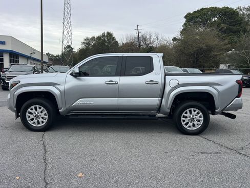 Used 2025 Toyota Tacoma SR5 image 18