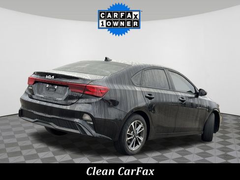 Used 2024 Kia Forte LXS w/ LXS Technology Package image 3