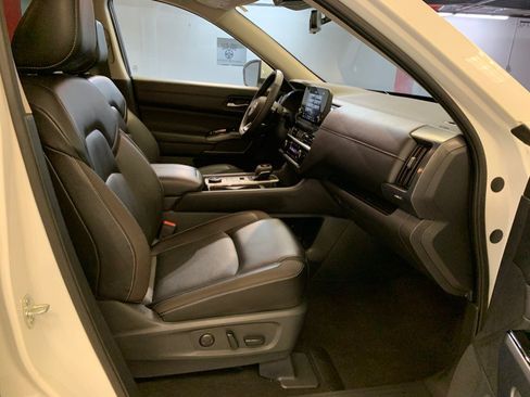 Used 2024 Nissan Pathfinder SL AWD/4WD image 54