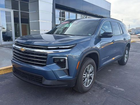 Used 2025 Chevrolet Traverse LT image 22