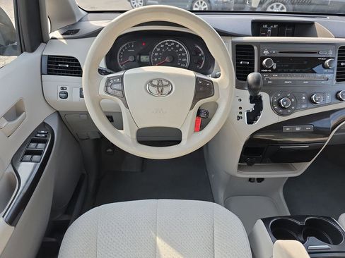 Used 2011 Toyota Sienna LE image 6