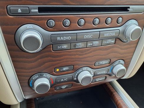 Used 2018 Nissan Pathfinder Platinum image 9