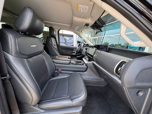 Used 2025 Ford Expedition Platinum AWD/4WD image 26