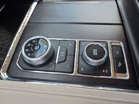 Used 2023 Ford Expedition Platinum AWD/4WD image 21