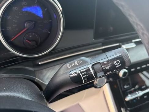 Used 2023 Kia Carnival EX FWD image 19