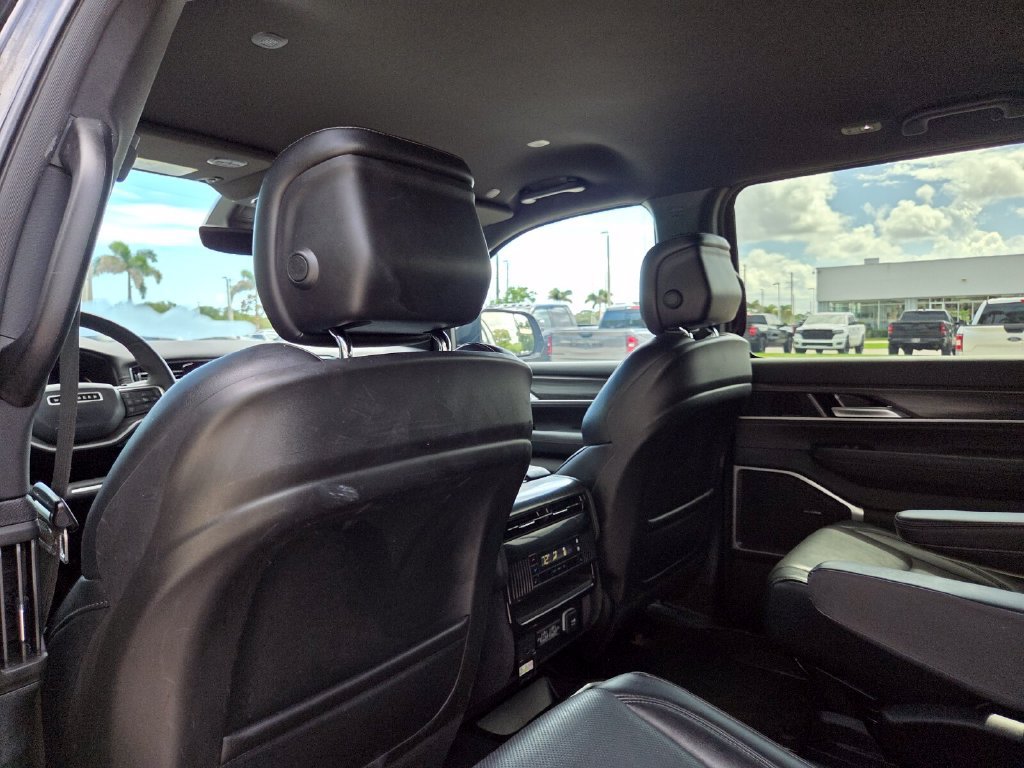 Certified 2024 Jeep Wagoneer Series II AWD/4WD image 26