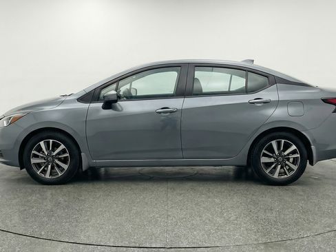 Used 2025 Nissan Versa SV image 4