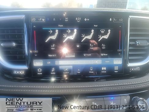 New 2026 Chrysler Pacifica Limited w/ Uconnect Theater Family Group image 15