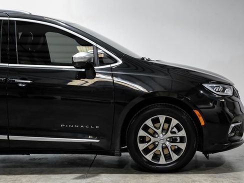 Used 2022 Chrysler Pacifica Pinnacle image 16