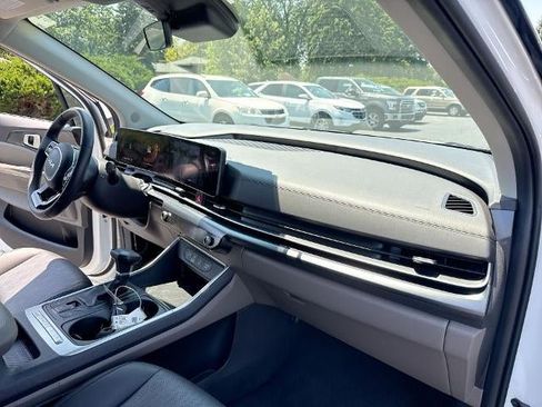 Used 2026 Kia Carnival FWD image 28
