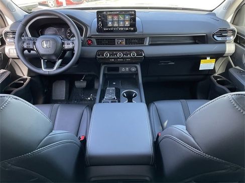 New 2025 Honda Pilot Touring image 10