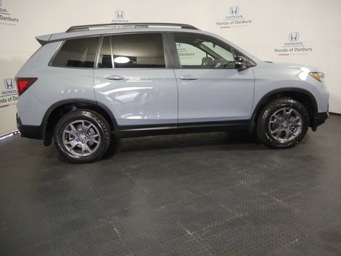 Certified 2024 Honda Passport TrailSport image 3