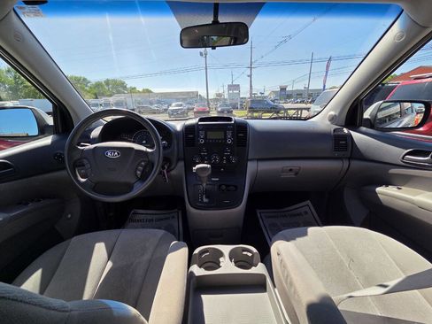 Used 2010 Kia Sedona LX FWD image 15