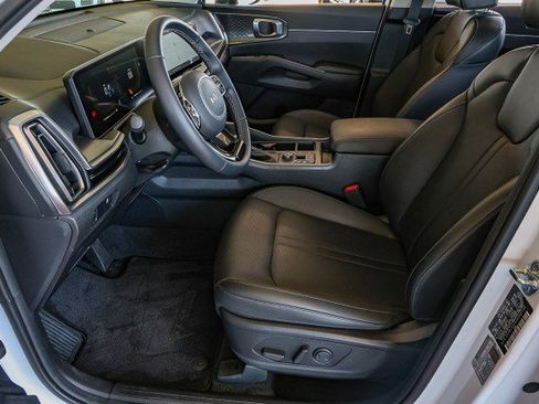 Used 2025 Kia Sorento S w/ Panoramic Sunroof Package FWD image 9