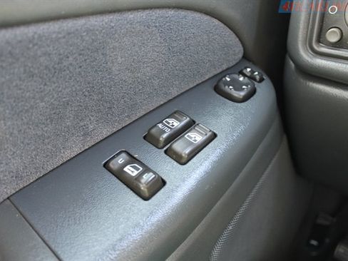 Used 2001 Chevrolet Silverado 2500 LS w/ Off-Road Skid Plate Pkg AWD/4WD image 18