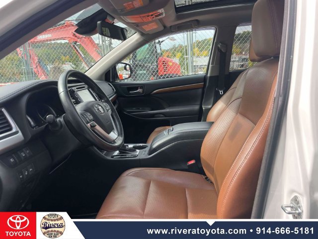Used 2018 Toyota Highlander Limited Platinum AWD/4WD image 18