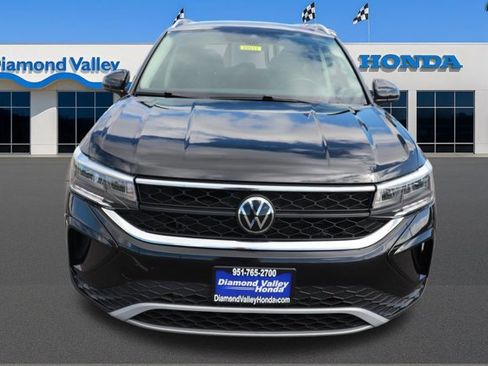 Used 2024 Volkswagen Taos SE image 2