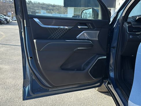 Used 2024 GMC Acadia Denali w/ Super Cruise Package image 12